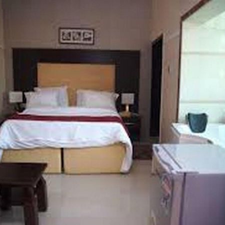 Room In Lodge - Hampton Towers Spa أسابا المظهر الخارجي الصورة