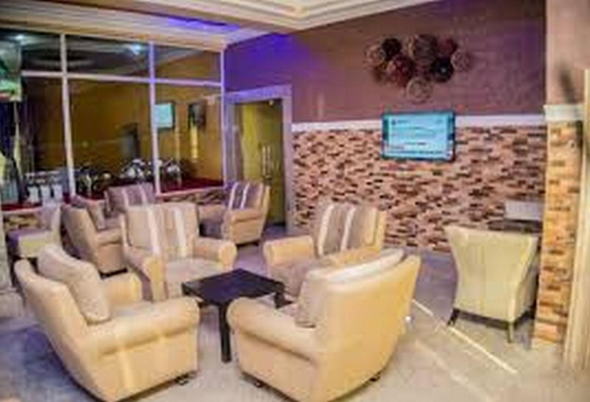 Room In Lodge - Hampton Towers Spa أسابا المظهر الخارجي الصورة
