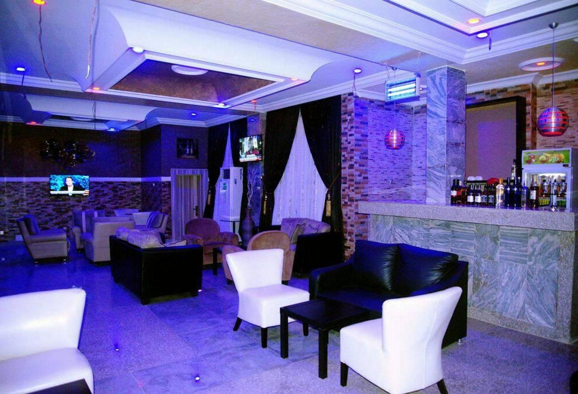 Room In Lodge - Hampton Towers Spa أسابا المظهر الخارجي الصورة