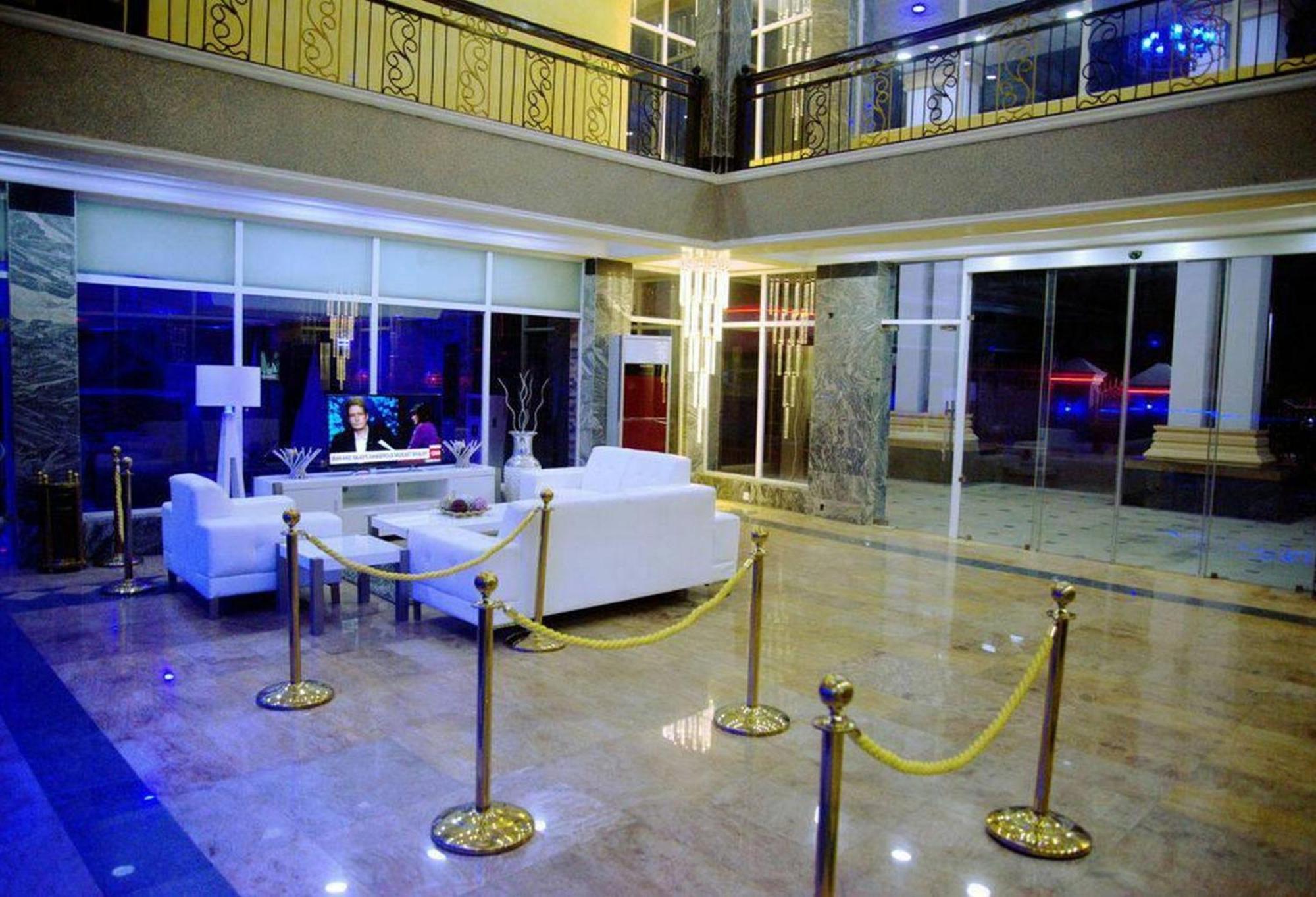 Room In Lodge - Hampton Towers Spa أسابا المظهر الخارجي الصورة