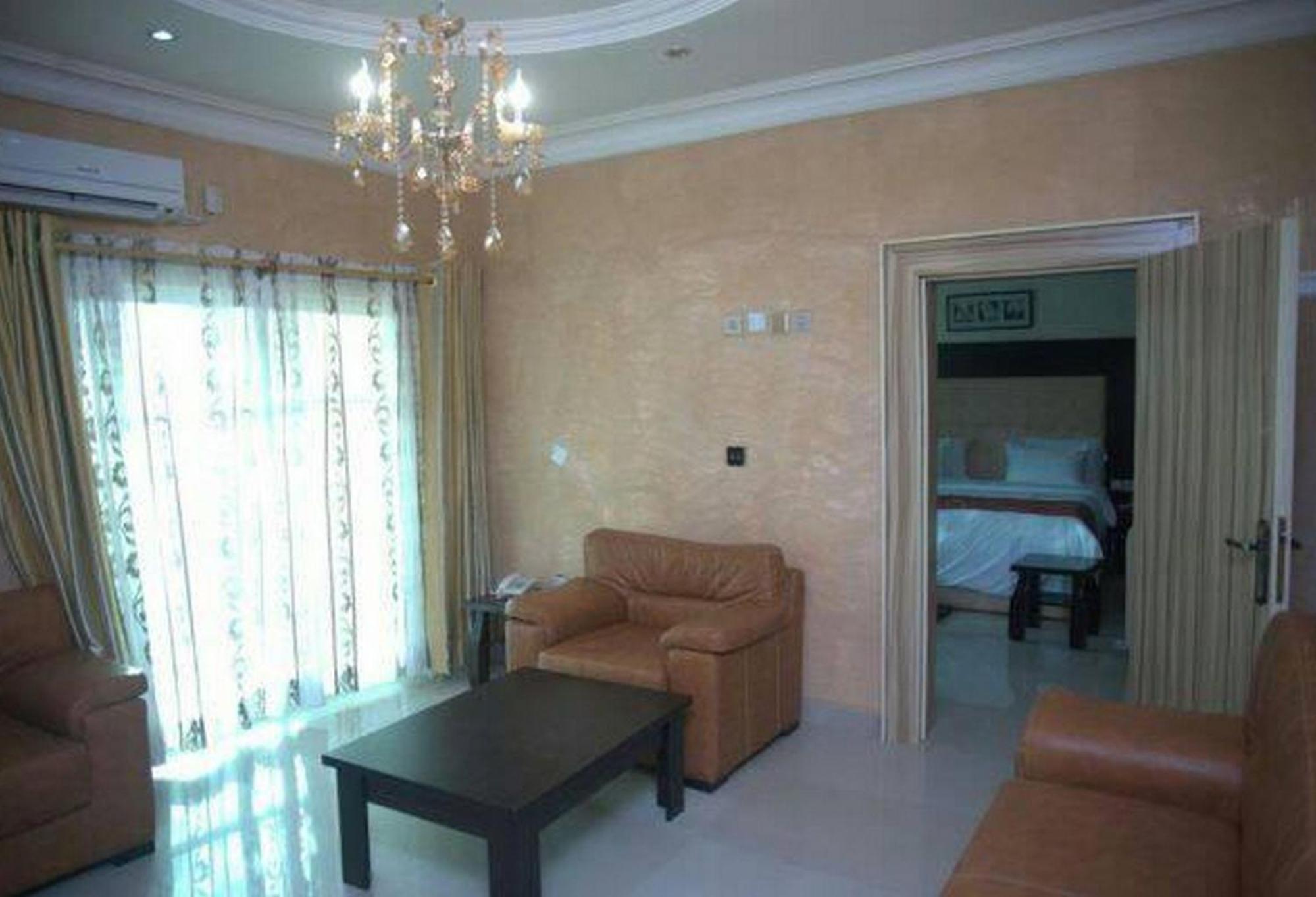 Room In Lodge - Hampton Towers Spa أسابا المظهر الخارجي الصورة